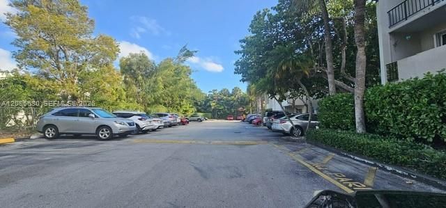 6884 N Kendall Dr, Unit C404, Pinecrest, FL 33156 Photo
