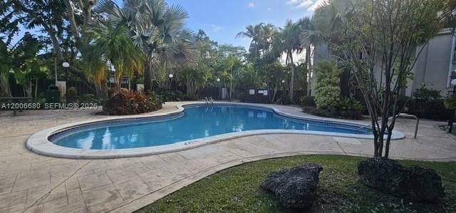 6884 N Kendall Dr, Unit C404, Pinecrest, FL 33156 Photo
