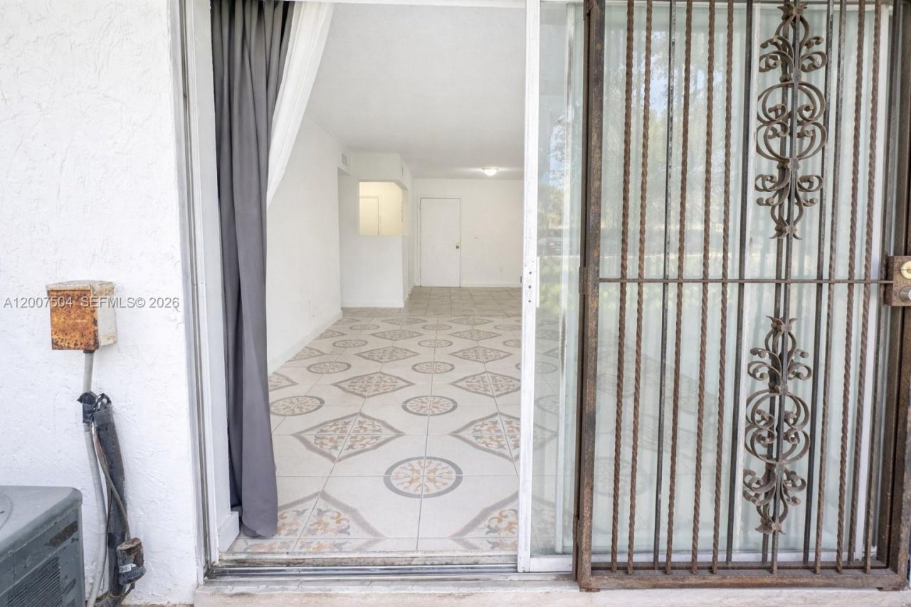 3700 NW 21st St, Unit 109, Lauderdale Lakes, FL 33311 Photo