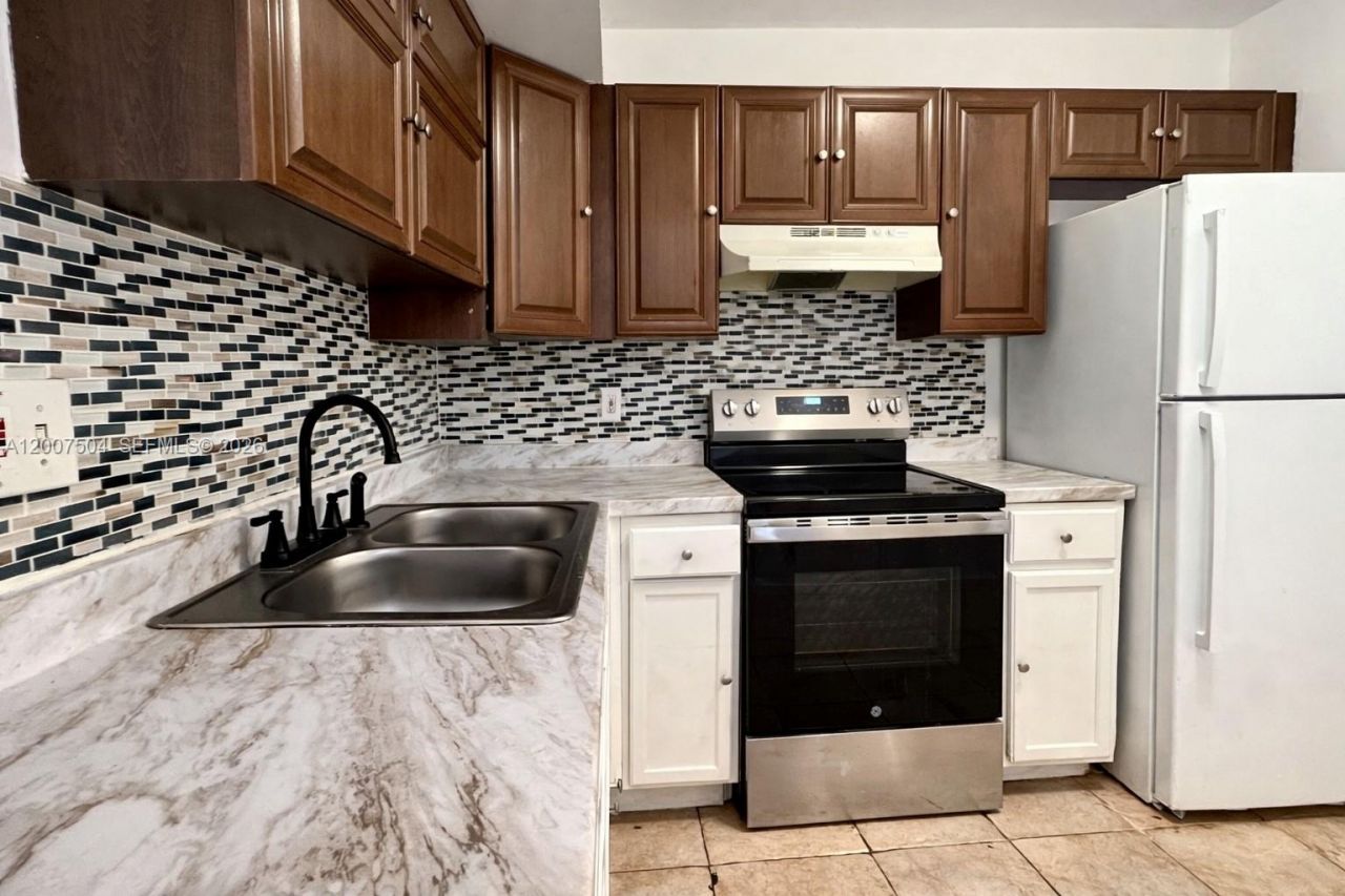 3700 NW 21st St, Unit 109, Lauderdale Lakes, FL 33311 Photo