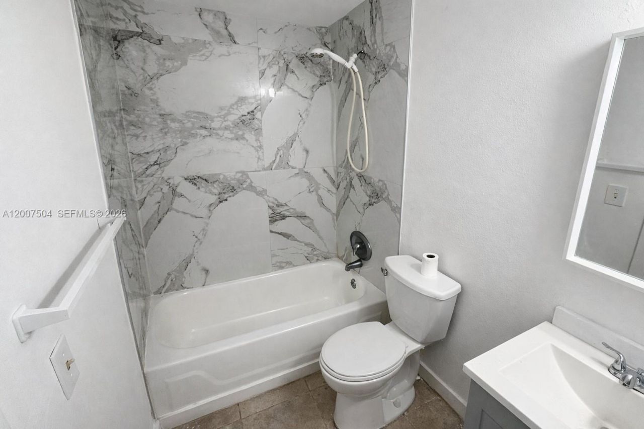 3700 NW 21st St, Unit 109, Lauderdale Lakes, FL 33311 Photo