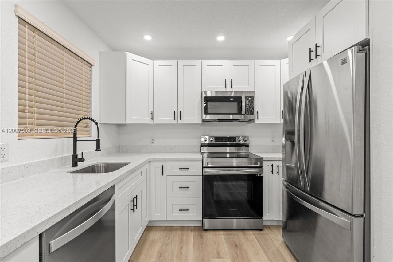 12245 SW 201st Ter, Miami, FL 33177 Photo