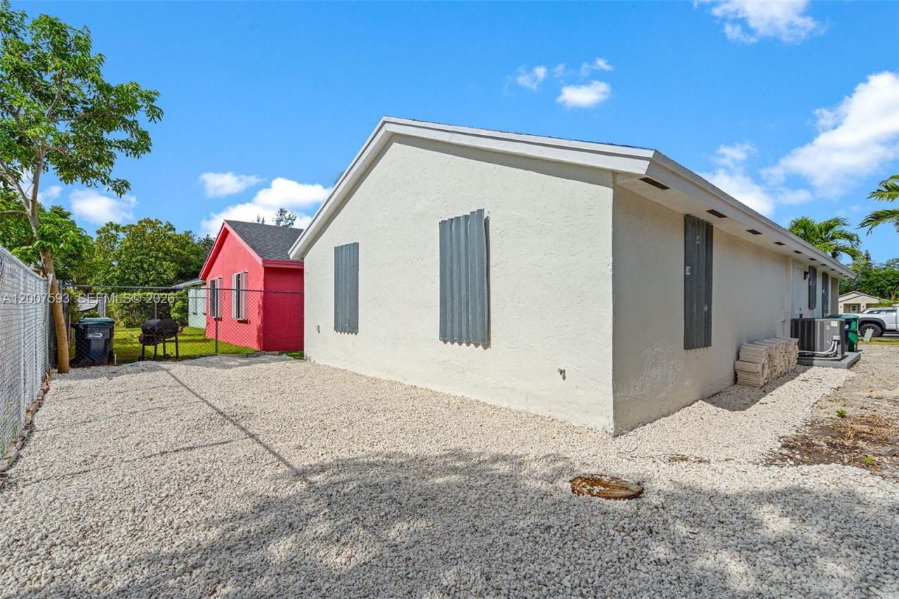12245 SW 201st Ter, Miami, FL 33177 Photo