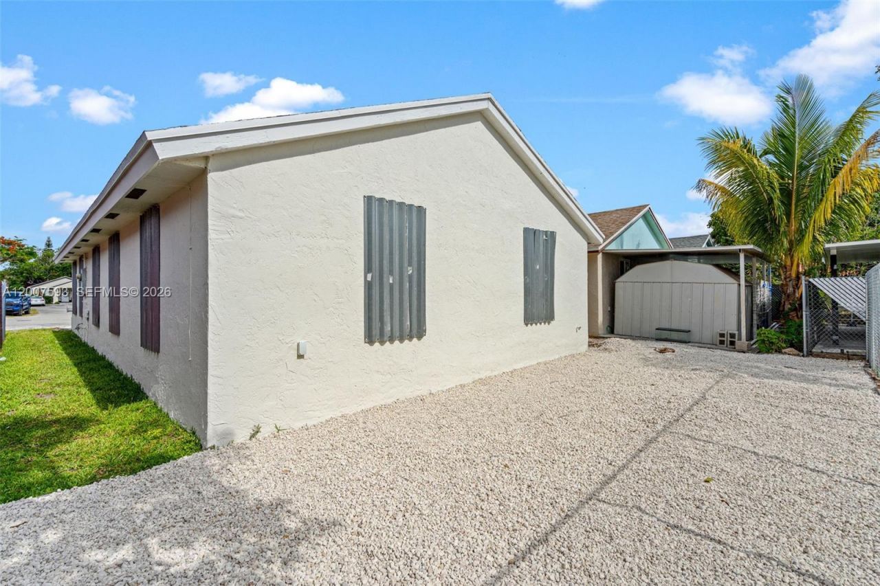 12245 SW 201st Ter, Miami, FL 33177 Photo