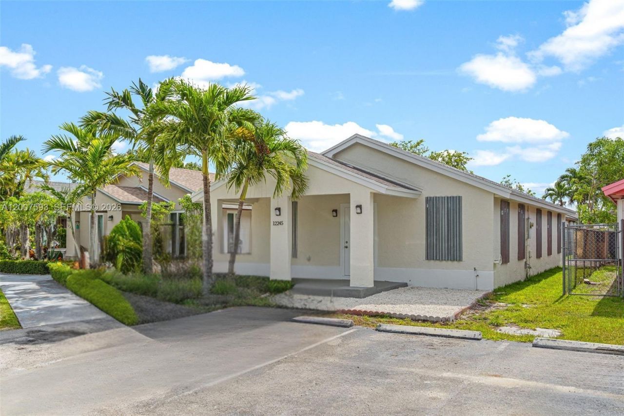 12245 SW 201st Ter, Miami, FL 33177 Photo