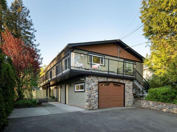 860 Verdier Ave, Central Saanich, BC V8M 1C5