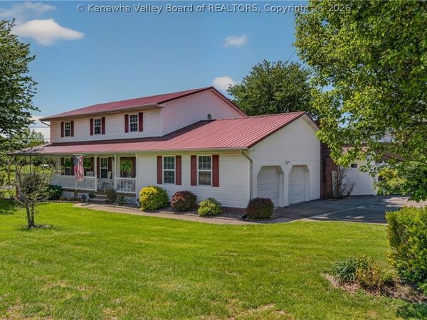 106 Rosewood Drive, Hurricane, WV 25526