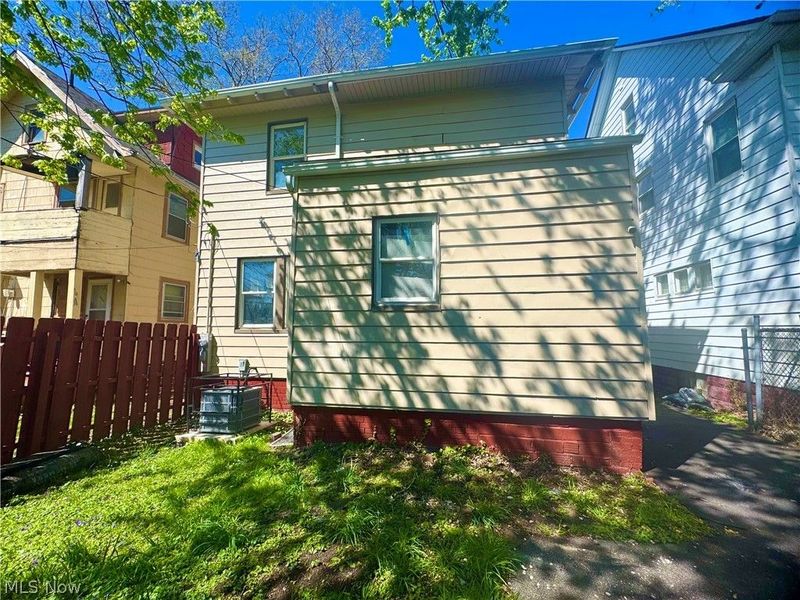 9606 Parmelee Avenue, Cleveland, OH 44108 Photo 3