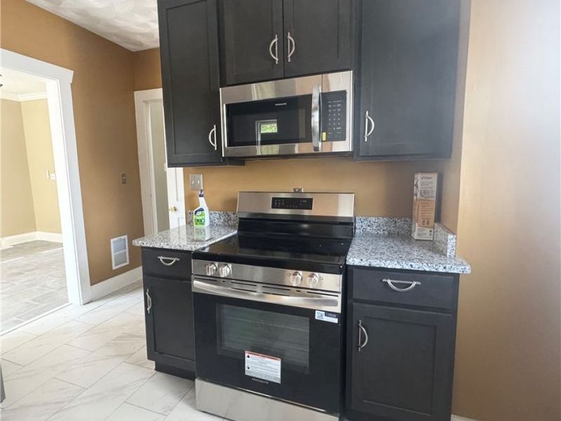 9606 Parmelee Avenue, Cleveland, OH 44108 Photo 8