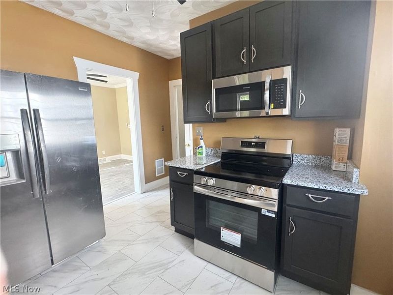 9606 Parmelee Avenue, Cleveland, OH 44108 Photo 9