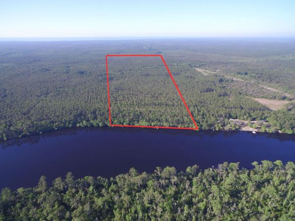 455 McIntyre Road , Sopchoppy, FL 32320