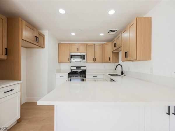 6783 Ledgewood Drive , Las Vegas, NV 89103