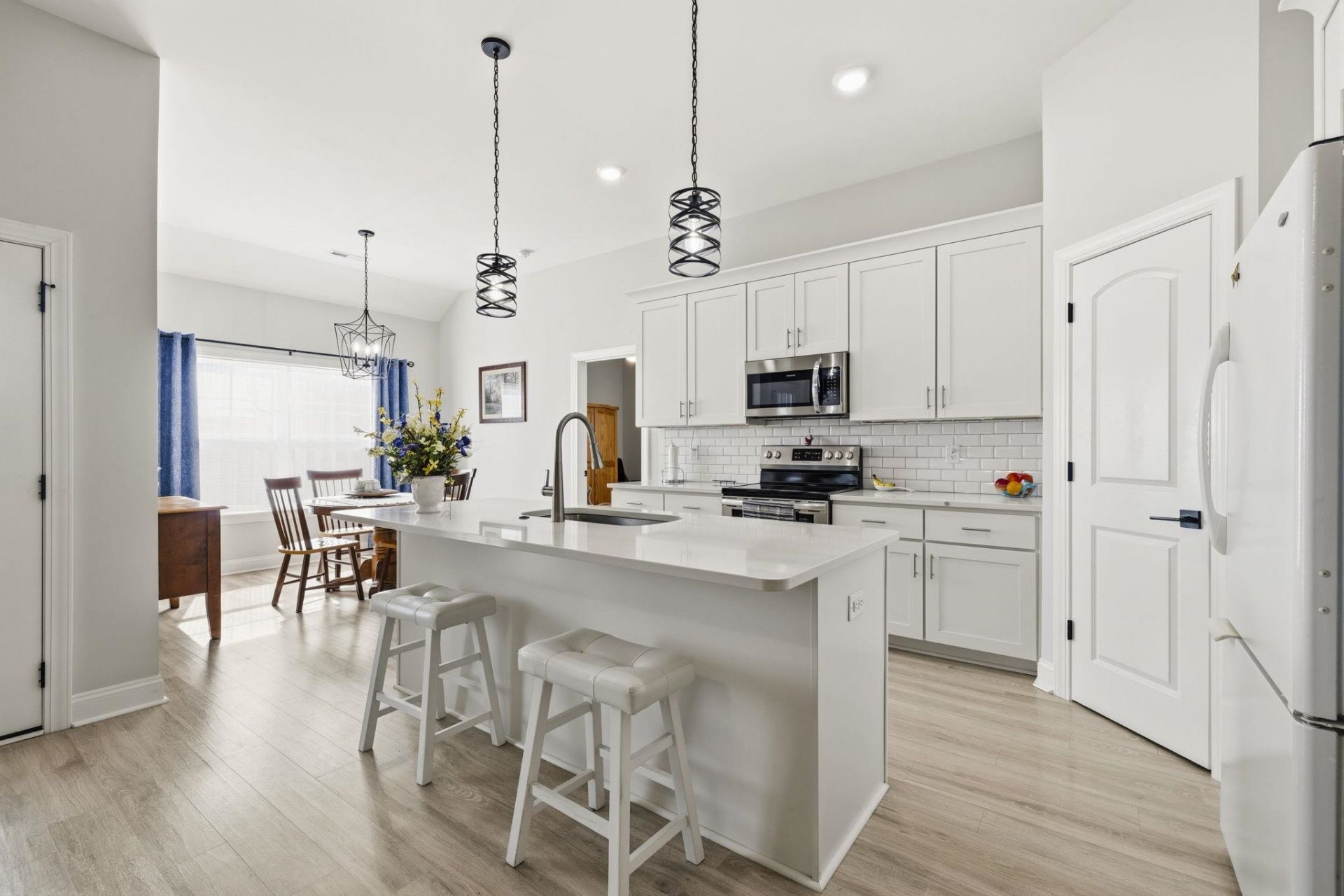 330 Canyon Dr.  Photo 7