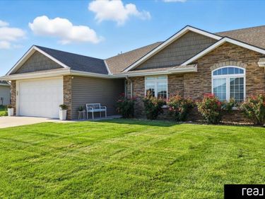 5221 Carriage Road , Council Bluffs, IA 51501