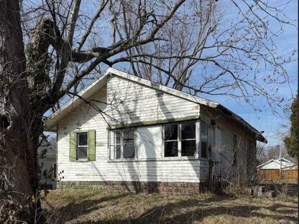 812 W 3Rd Street, Bicknell, IN 47512