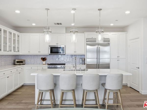 12510 W Fielding Circle, Unit 6, Playa Vista, CA 90094