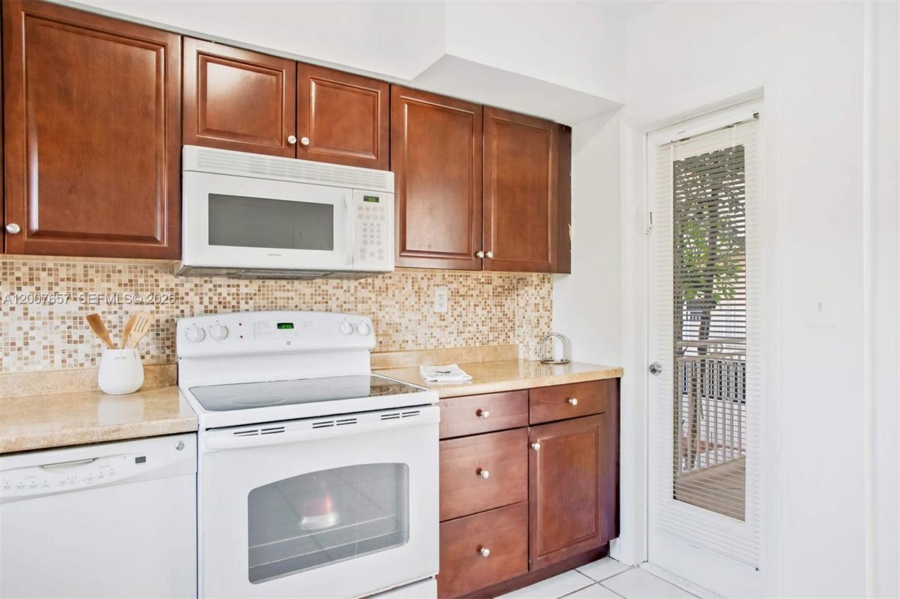 10001 W Bay Harbor Dr , Unit 208, Bay Harbor Islands, FL 33154 Photo