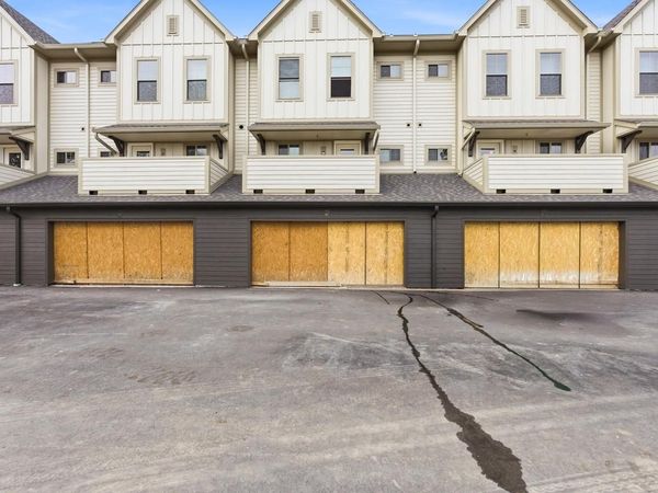 2129 E Howard AVENUE, Saint Francis, WI 53235