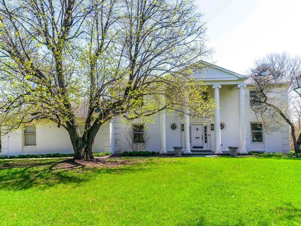 37 Forest Hills Road, Lake Bluff, IL 60044