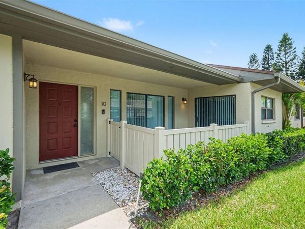10 LESLEY LANE, OLDSMAR, FL 34677