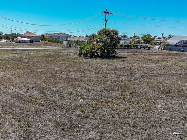 804 GLEASON PARKWAY , CAPE CORAL, FL 33914