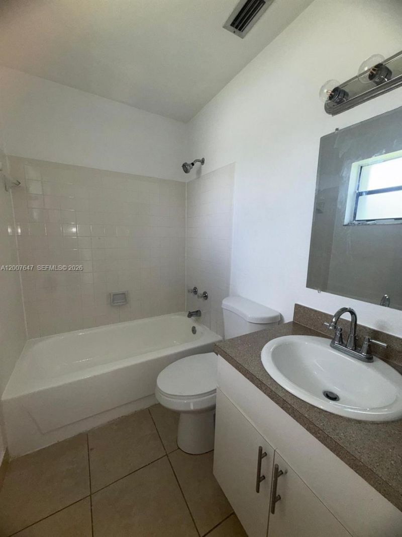 1004 San Remo Cir, Homestead, FL 33035 Photo