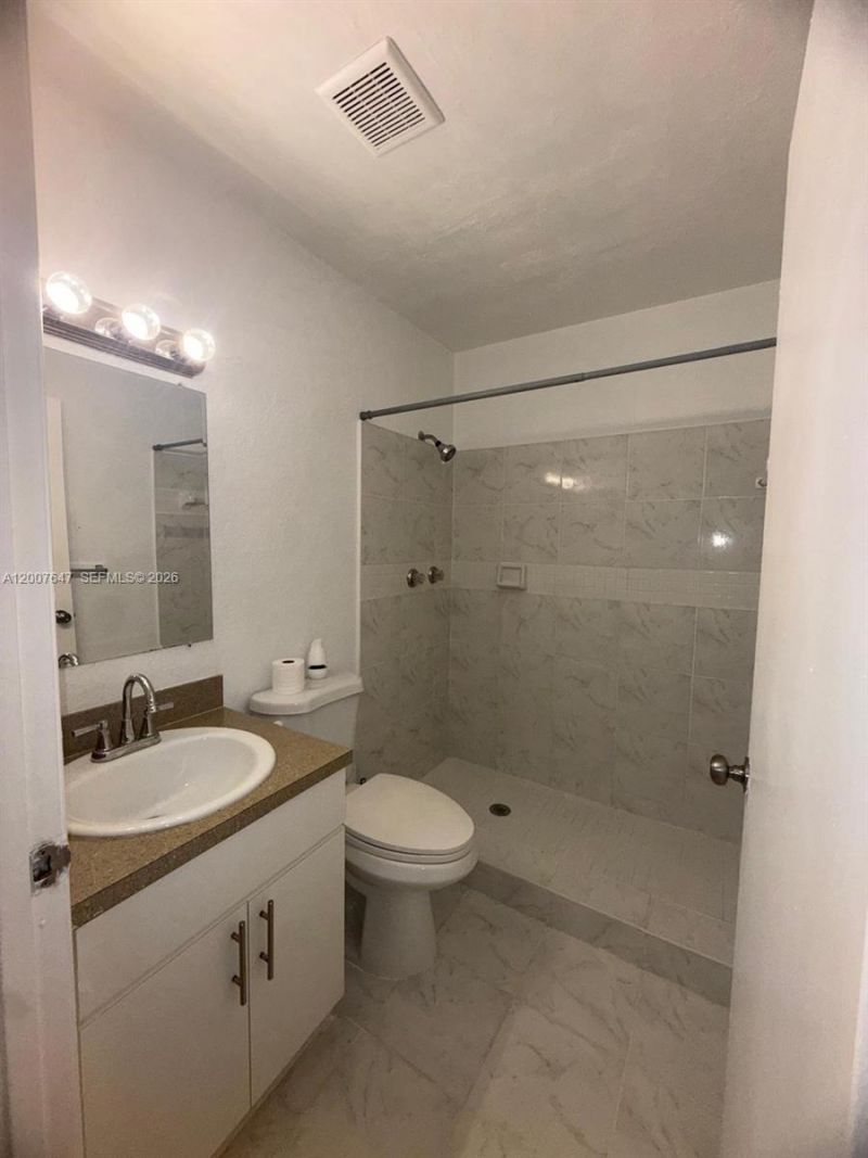 1004 San Remo Cir, Homestead, FL 33035 Photo