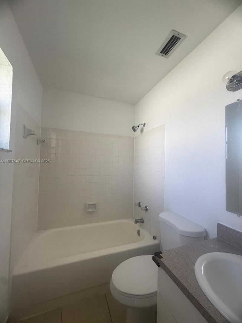 1004 San Remo Cir, Homestead, FL 33035 Photo