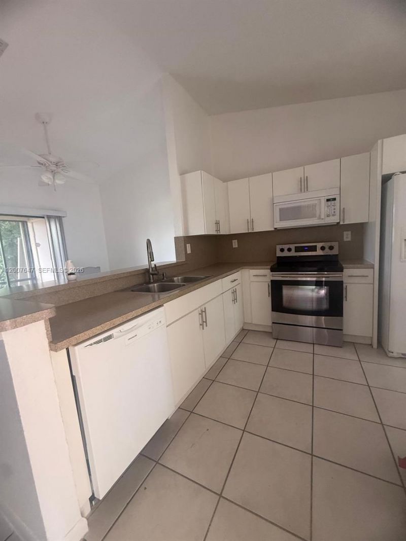 1004 San Remo Cir, Homestead, FL 33035 Photo