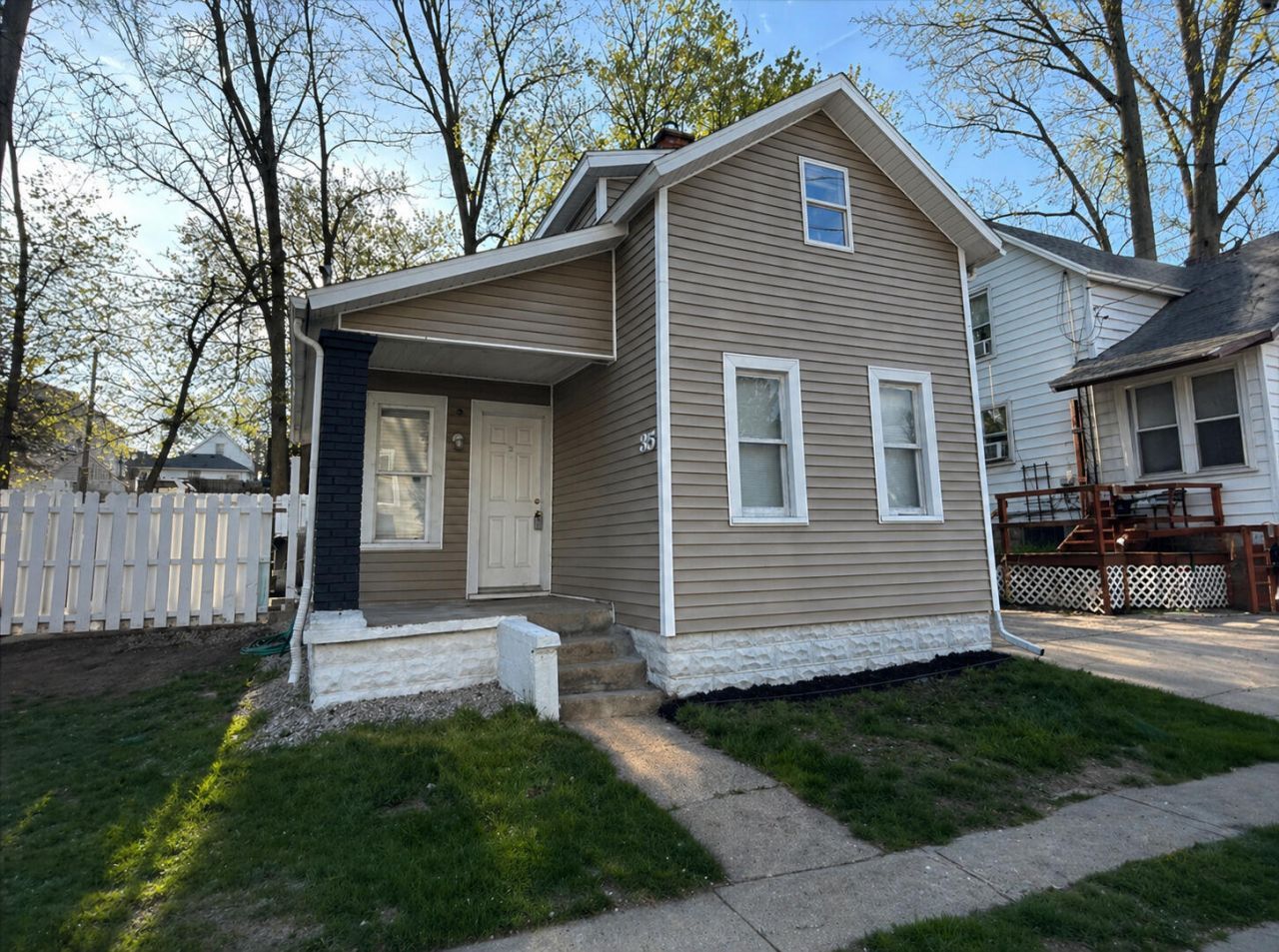 35 Inlet Place Ne, Grand Rapids, MI 49503 Main Photo