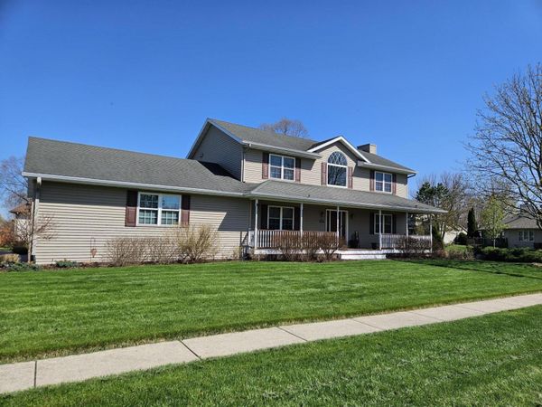 601 Woodbridge Trl, Watertown, WI 53094