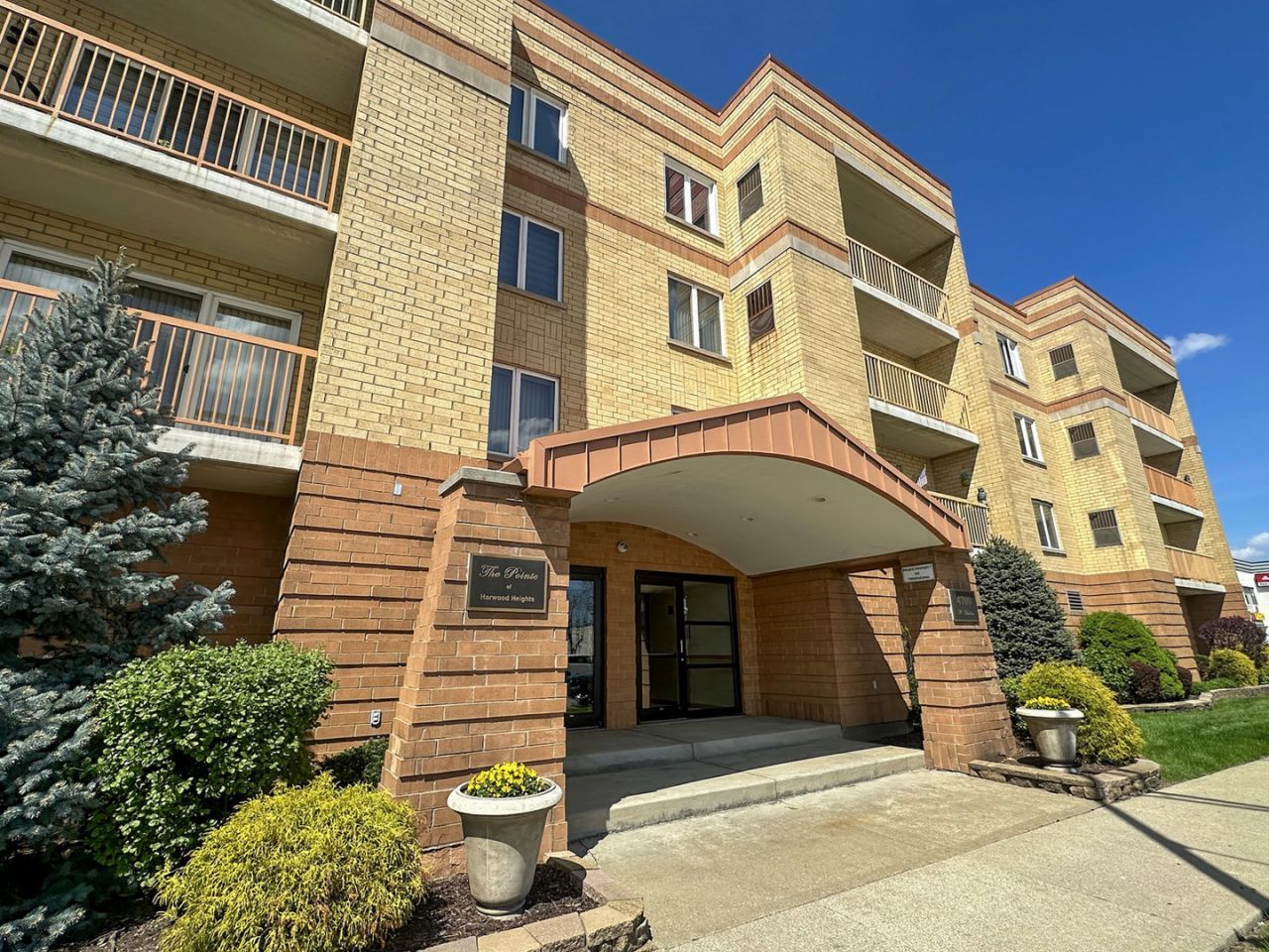 4700 N Harlem Avenue , Harwood Heights, IL 60706