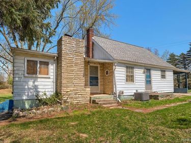 1325 E Barnes Lake Road, Deerfield Twp, MI 48421