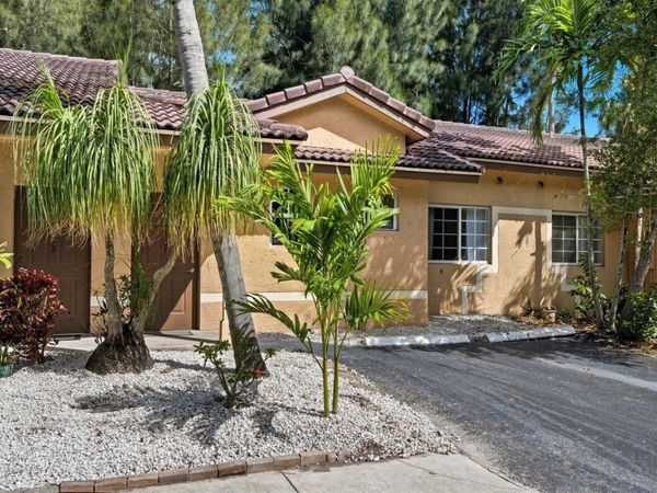 6243 Garden Court, Davie, FL 33314