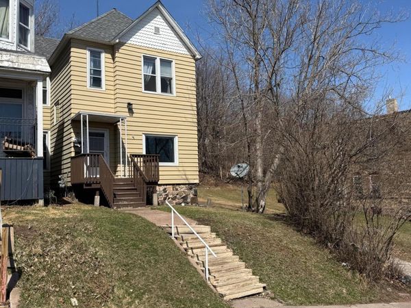 525 W 4th Street, Duluth, MN 55806