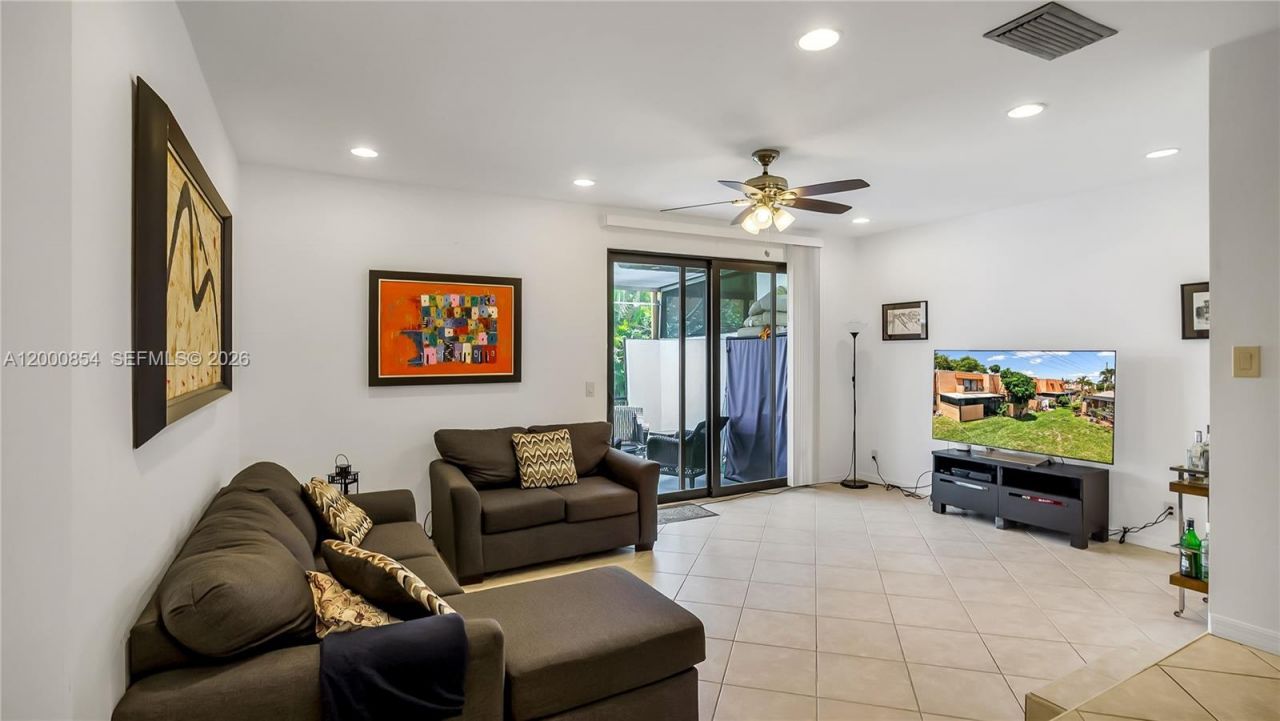 1541 NW 92nd Ave , Unit 186, Pembroke Pines, FL 33024 Photo