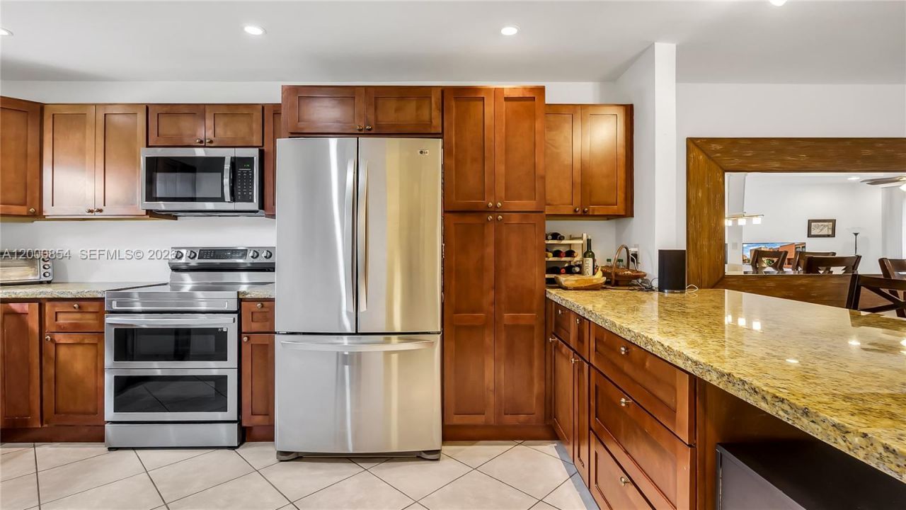 1541 NW 92nd Ave , Unit 186, Pembroke Pines, FL 33024 Photo