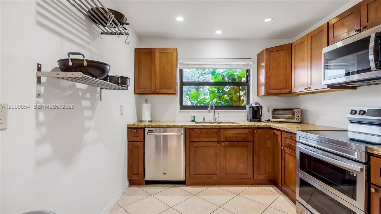 1541 NW 92nd Ave , Unit 186, Pembroke Pines, FL 33024 Photo