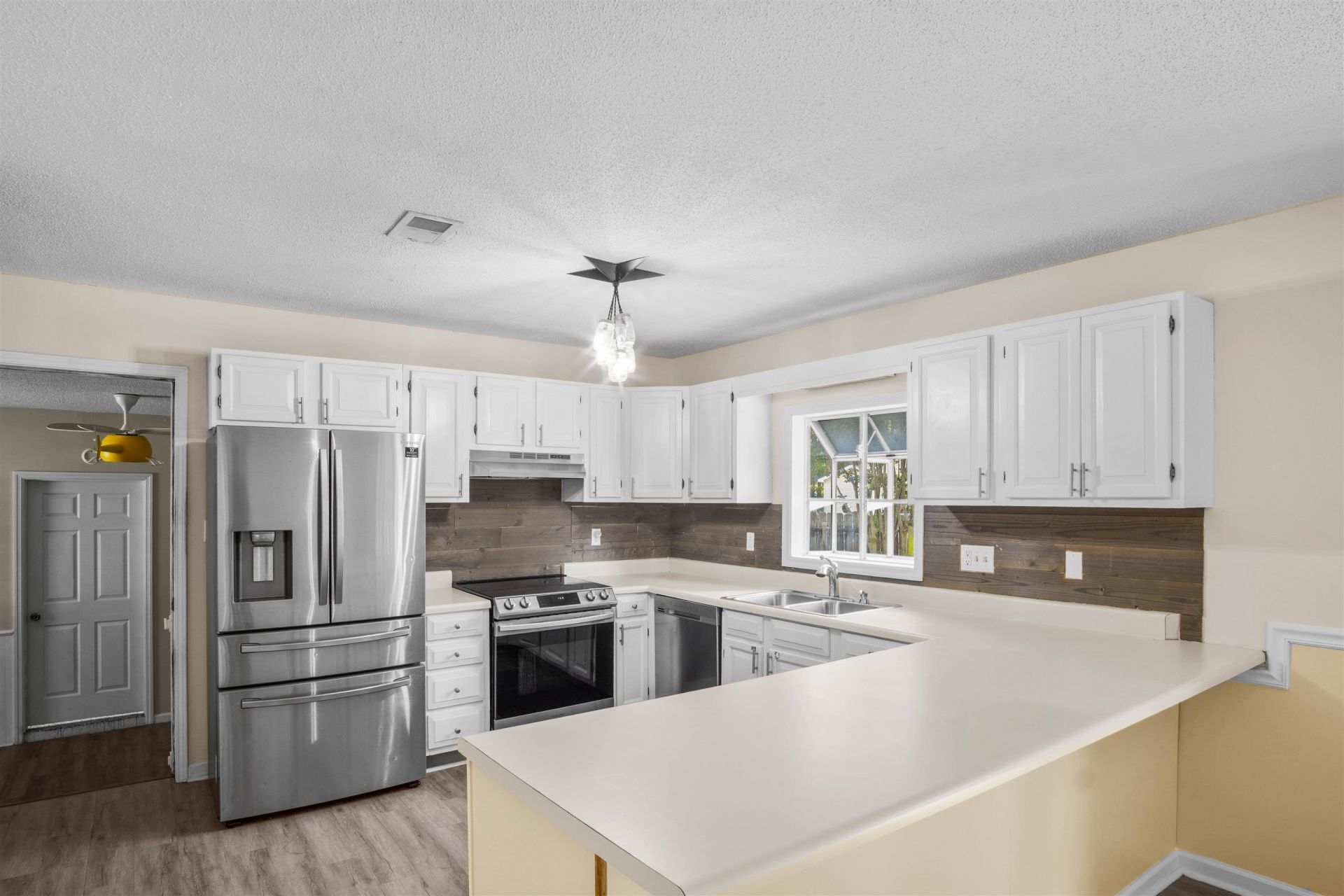 105 Pebble Dr.  Photo 5