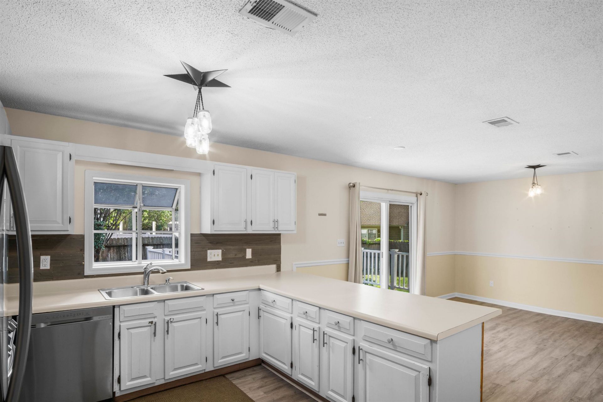 105 Pebble Dr.  Photo 6
