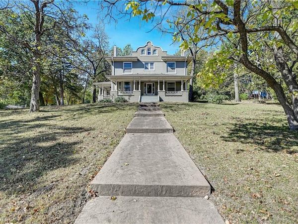 221 W Front Street, Bonner Springs, KS 66012