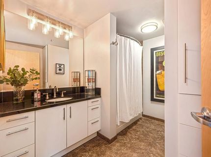 1818 L St #402, Unit 402, Sacramento, CA 95811 Photo
