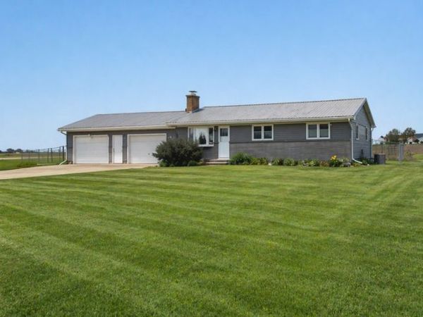 1751 Maples Road , Dixon, IL 61021