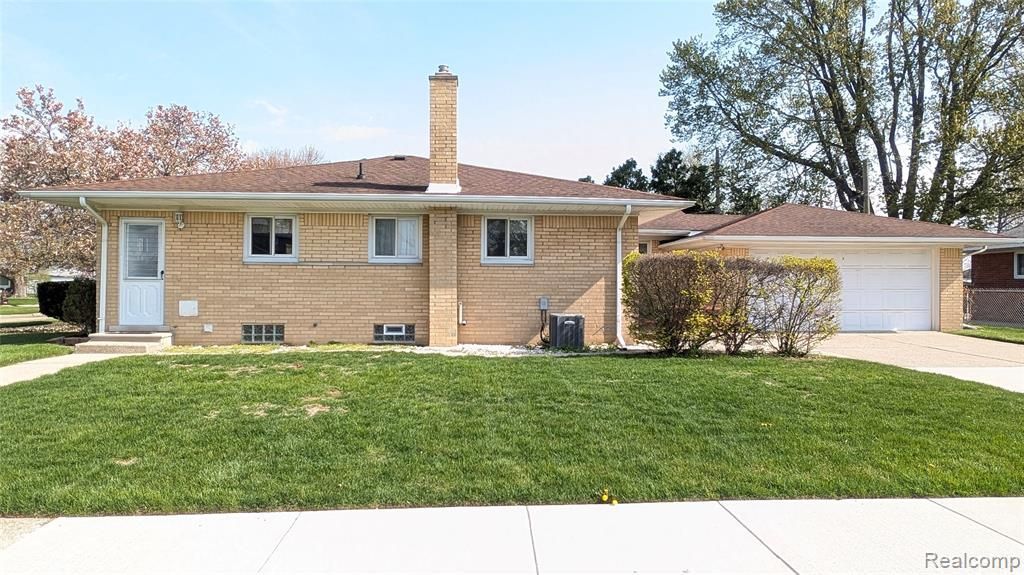 21562 Winshall Court, Saint Clair Shores, MI 48081 Main Photo