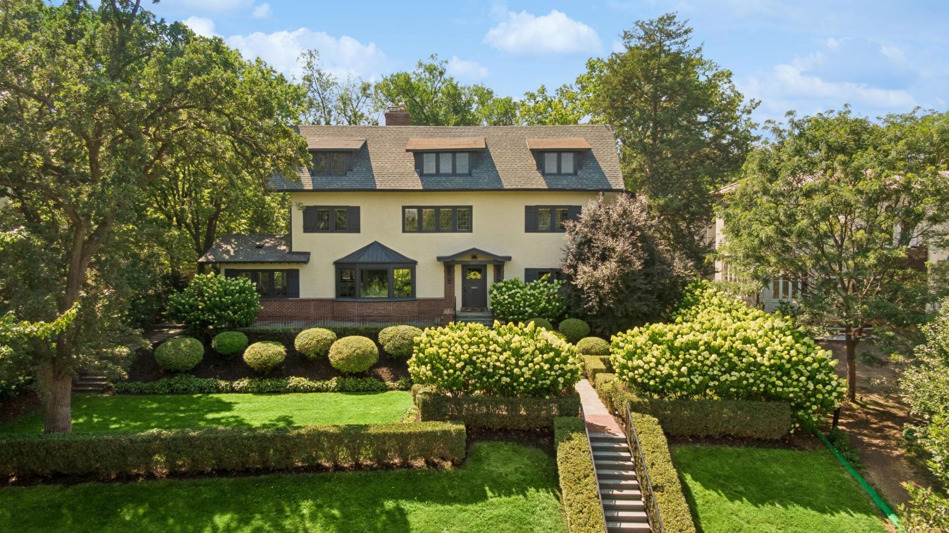 2204 W Lake Of The Isles Parkway, Minneapolis, MN 55405