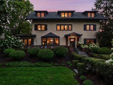 2204 W Lake Of The Isles Parkway , Minneapolis, MN 55405