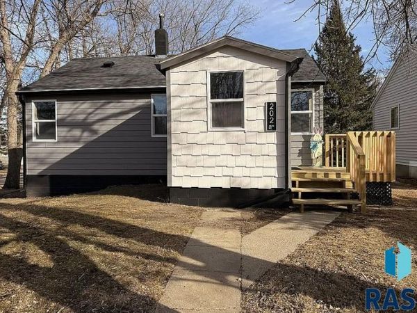 202 8th Ave S S, Clear Lake, SD 57226