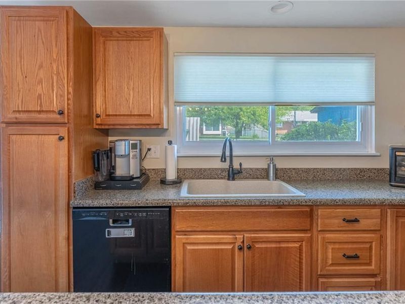 7336 Cohasset Drive, Huber Heights, OH 45424 Photo 9