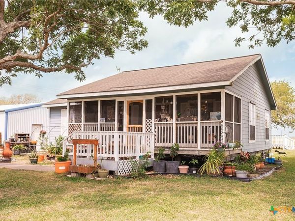 802 Bay Street , Austwell, TX 77950