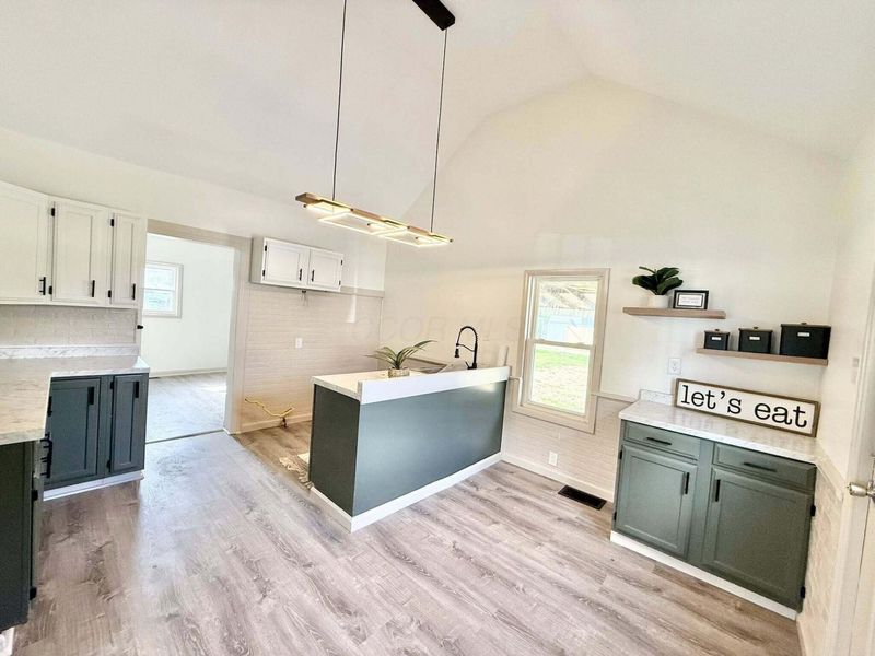 207 S Harrison Street, Mount Vernon, OH 43050 Photo 2